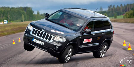 Une Jeep lors d'un test de contrôle de véhicule